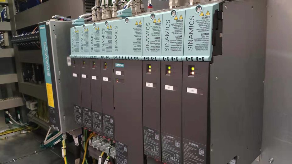 Siemens SINAMICS Antriebstechnik im Schaltschrank